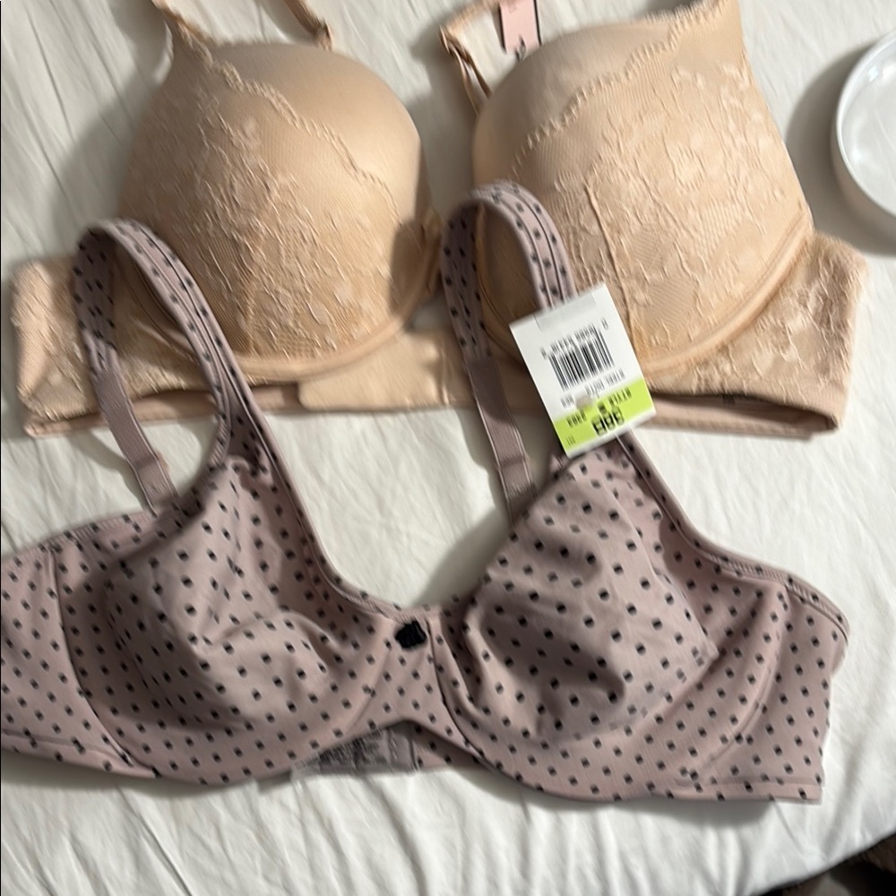 Victoria screen and Bali Lace Bra with poker dots